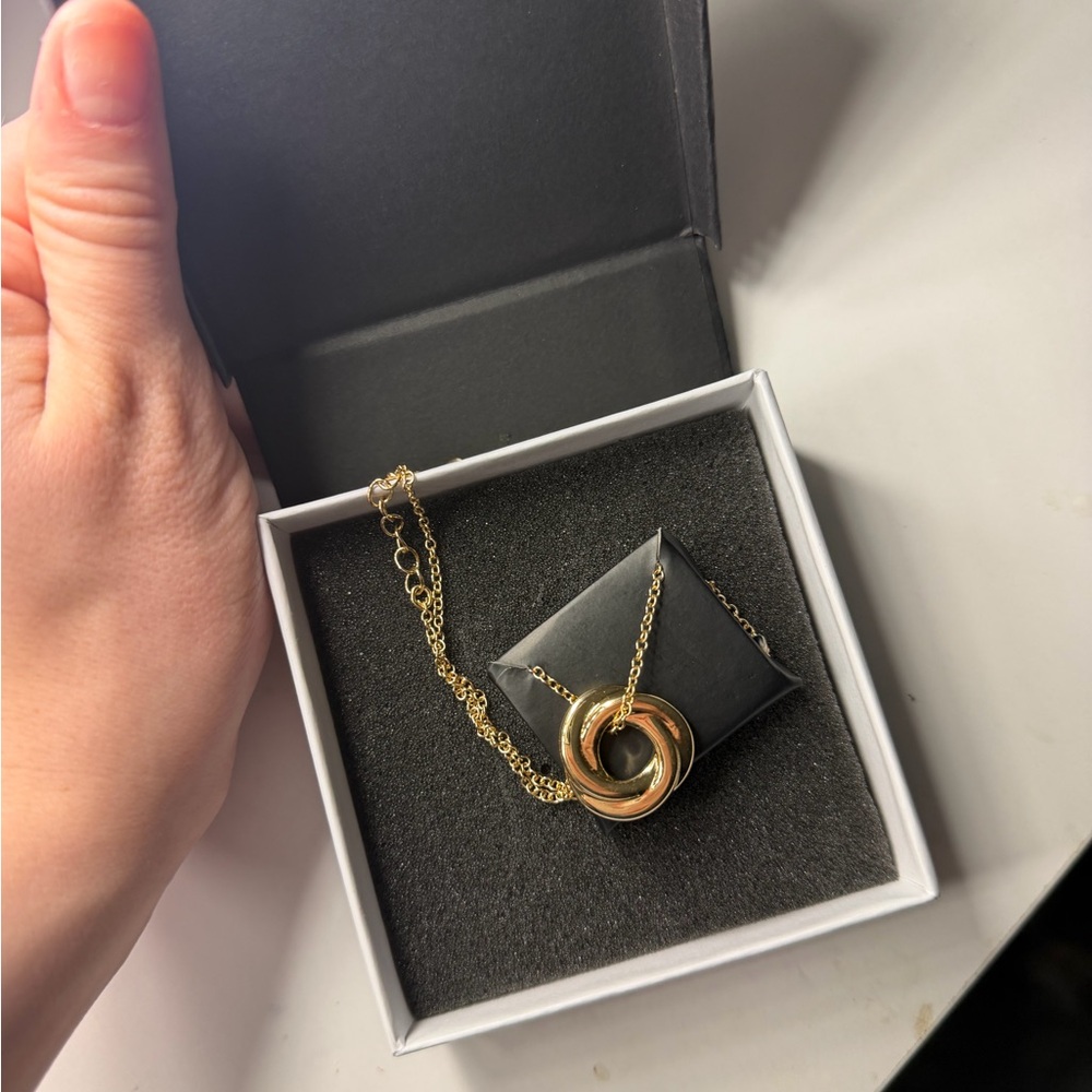 Avon Gold Interlocking Necklace